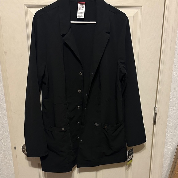 Dickies Tops - Dickies Women's Sleek Black Scrub/Jacket